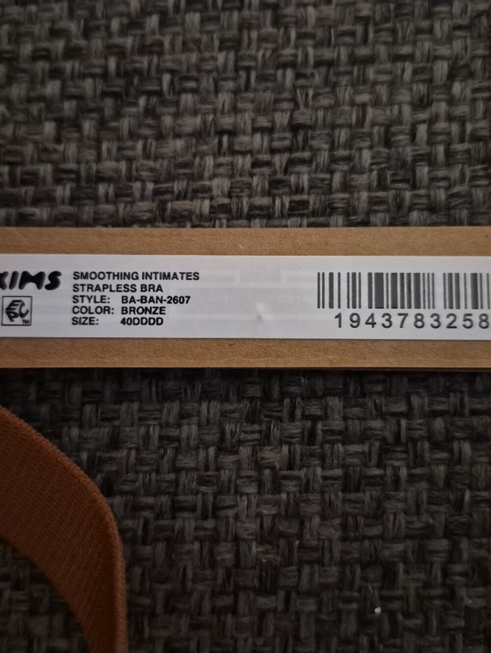 SKIMS Smoothing Intimates Unlined Strapless Bra In Bronze - Picture 5 of 5